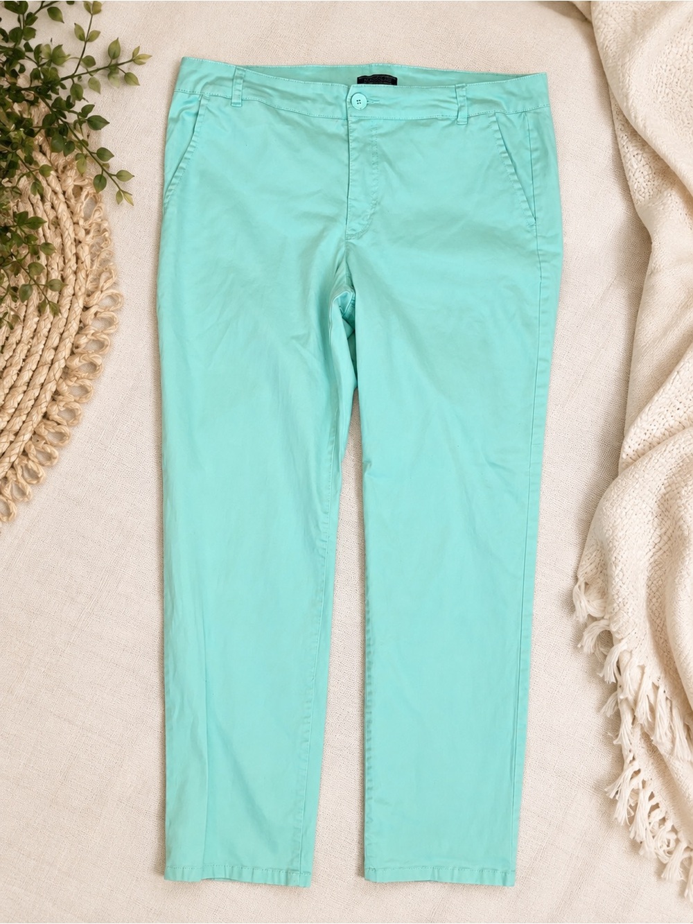 Bandolino Women’s Size 14 Mint Green Straight Leg Chino Pants